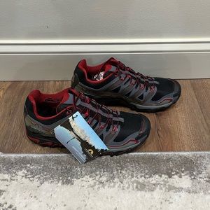 La Sportiva 10.5D black/red sneakers